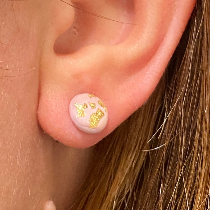 Clay N Wire - Flaked Circle Stud Earrings